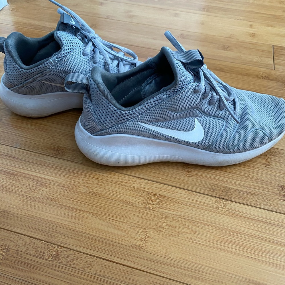 Nike - Picture 3 of 3